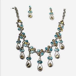 BEAUTIFUL! Austrian Crystal Necklace Earrings Set